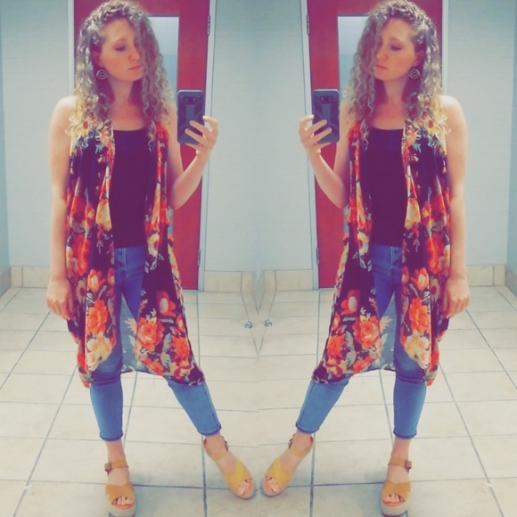 Meet your Posher, Caitlin - Picture 3 of 4